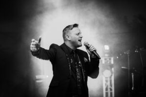 Gary Barlow tribute at wedding